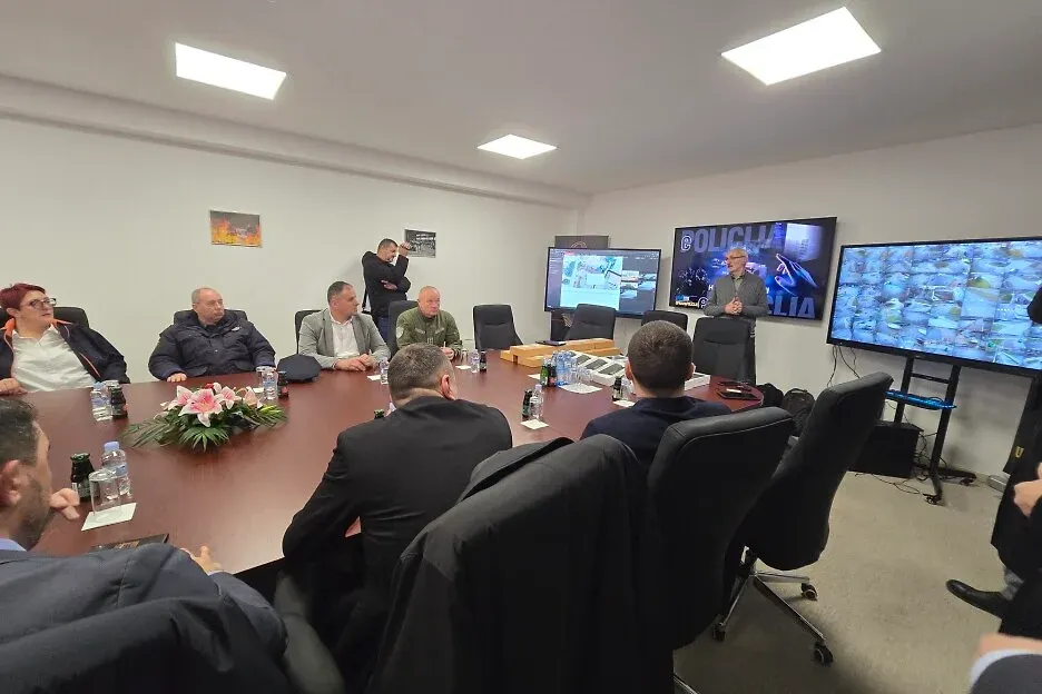 назив
