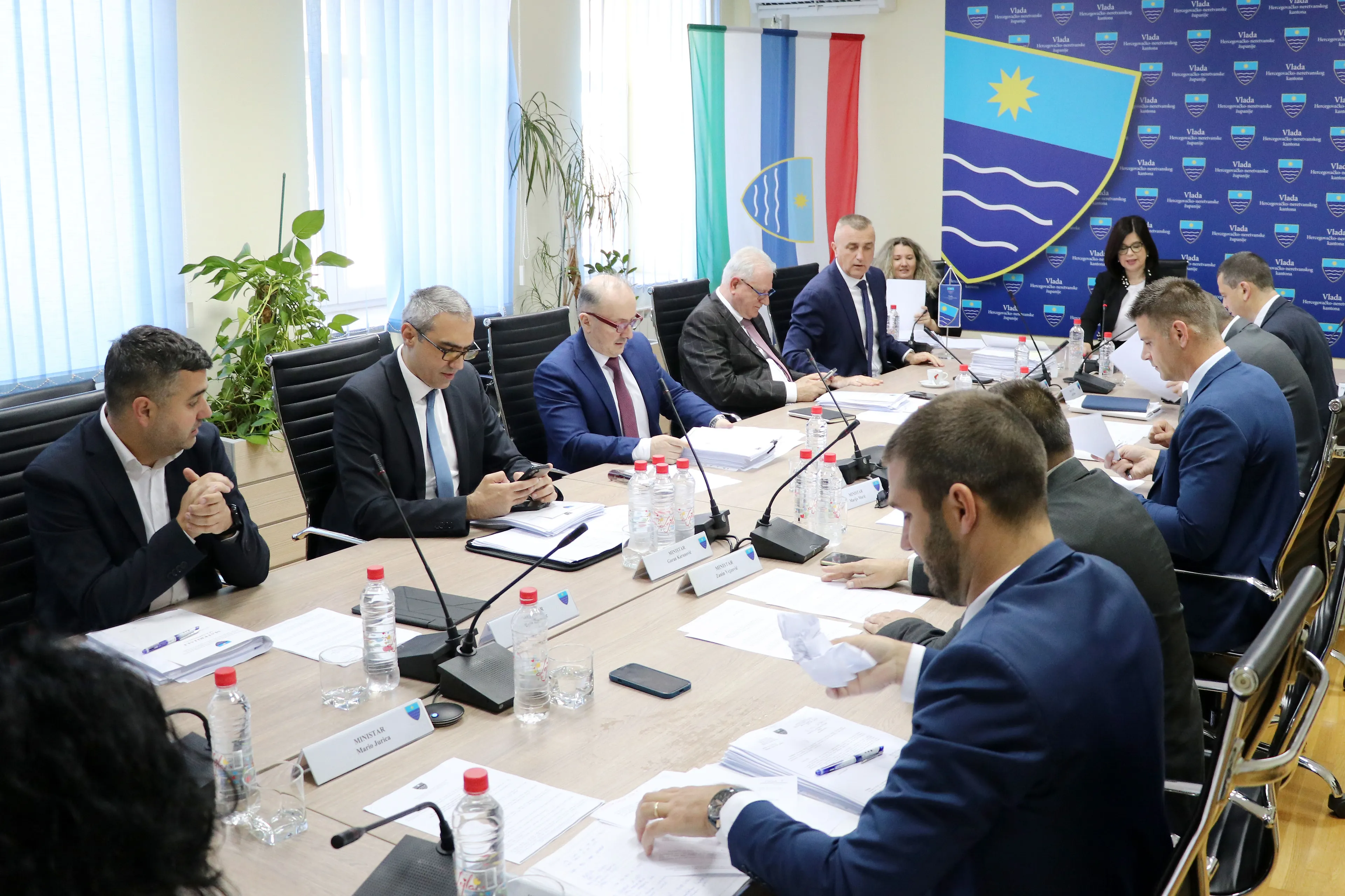 Низ одлука, извјештаја и информација са данашњег засједања Владе Херцеговачко-неретванског кантона