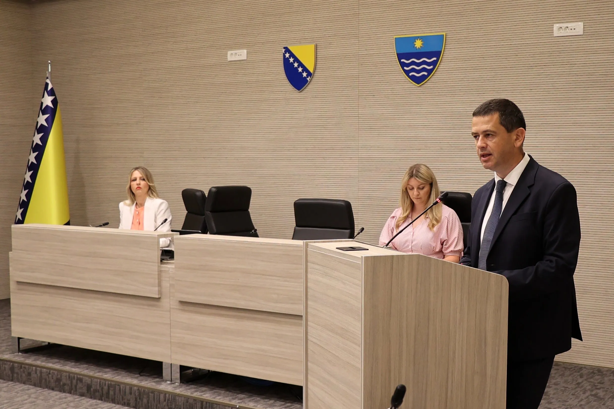 Одржана јавна расправа о Нацрту закона о порезу на промет некретнина ХНК-а
