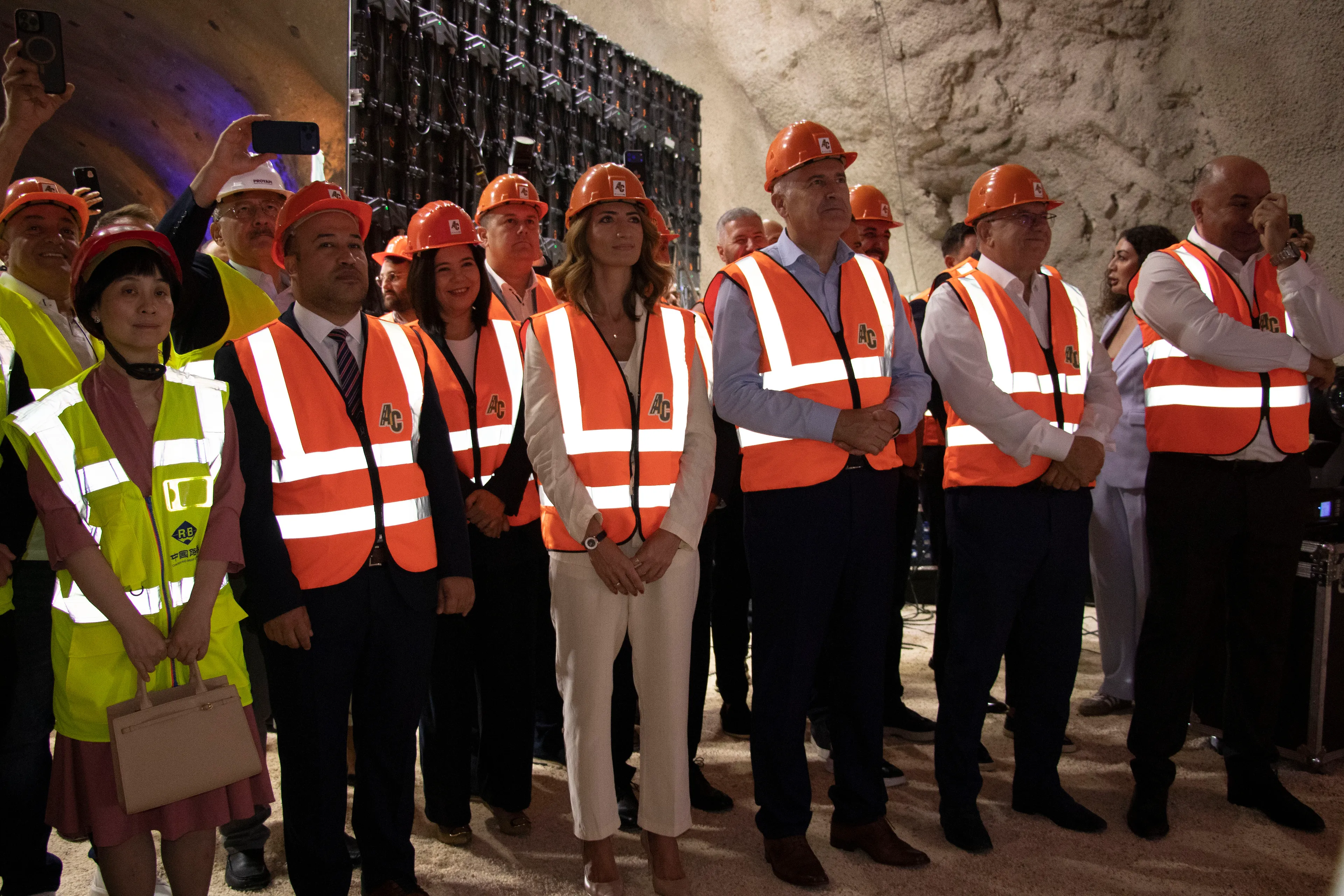 Važan dan za Hercegovinu: Probijen tunel Kvanj na trasi izgradnje autoputa na Koridoru Vc
