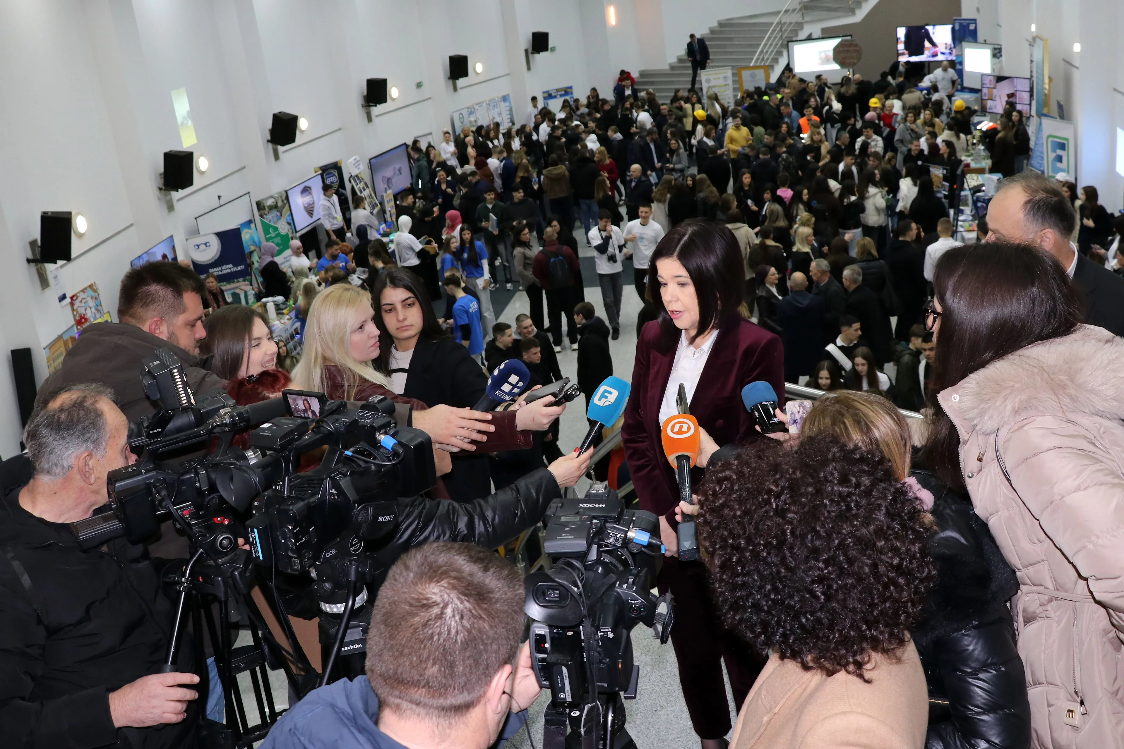 Бухач и Велагић на традиционалном сајму средњих школа Мостара
