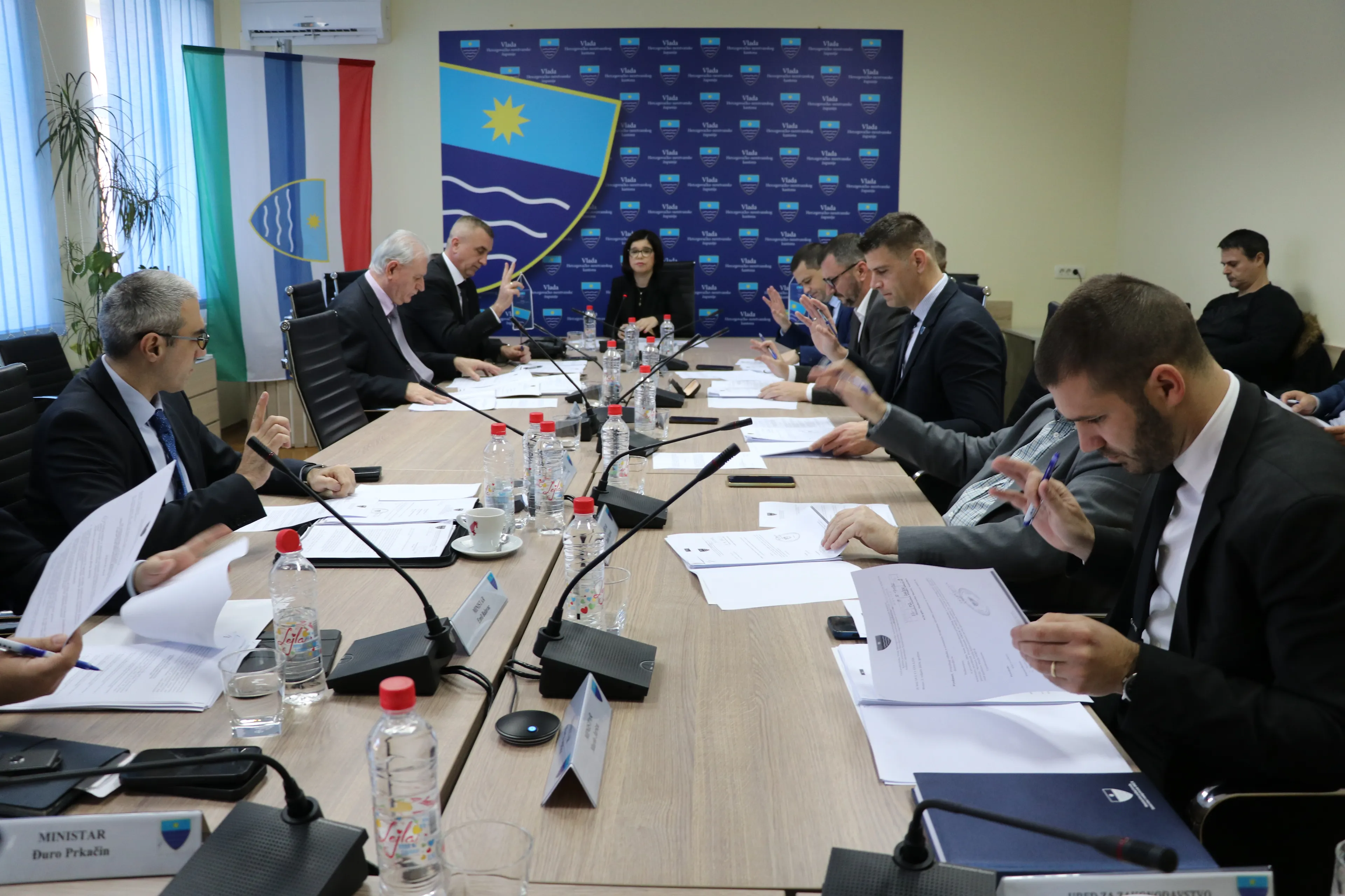 Vlada HNK-a: 91.220,00 KM za subvencije za prvu nekretninu i 550.000,00 KM za nova vozila hitne pomoći