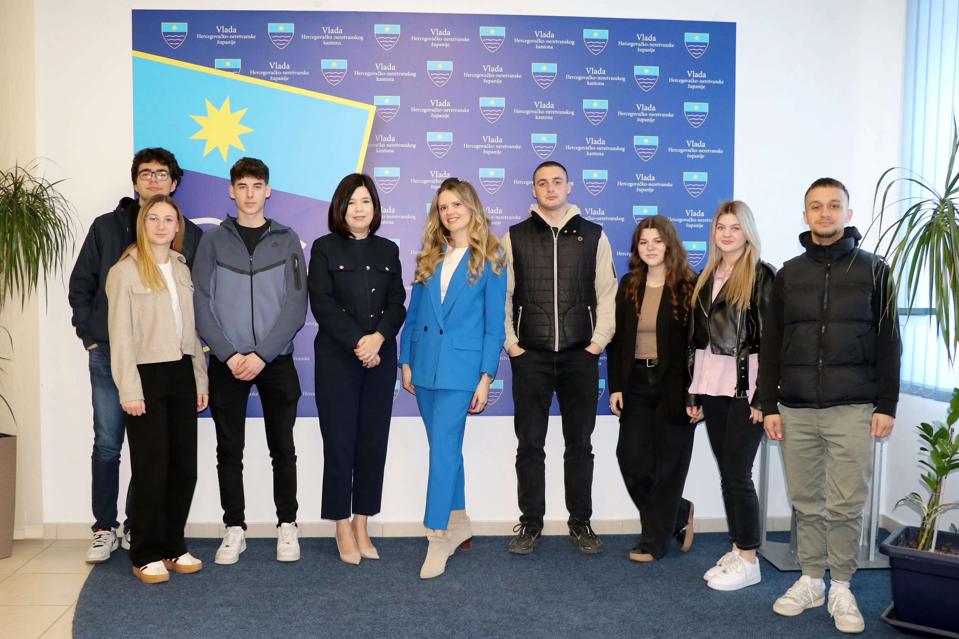 Premijerka Buhač sa maturantima o potrebi snižavanja studentskih školarina