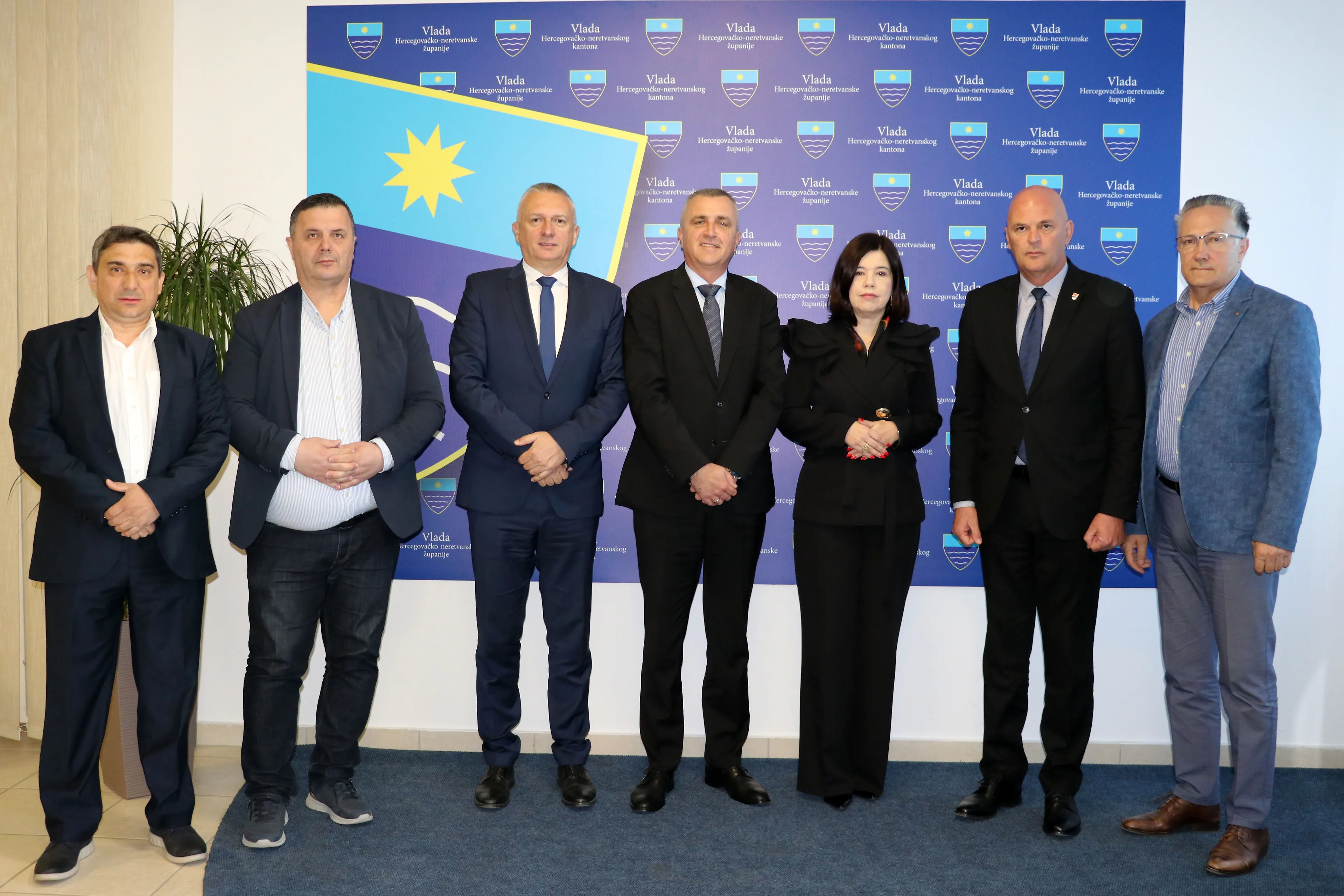 U zgradi Vlade potpisani ugovori za dodjelu 2.338.000,00 KM za sanaciju važnijih lokalnih cesta