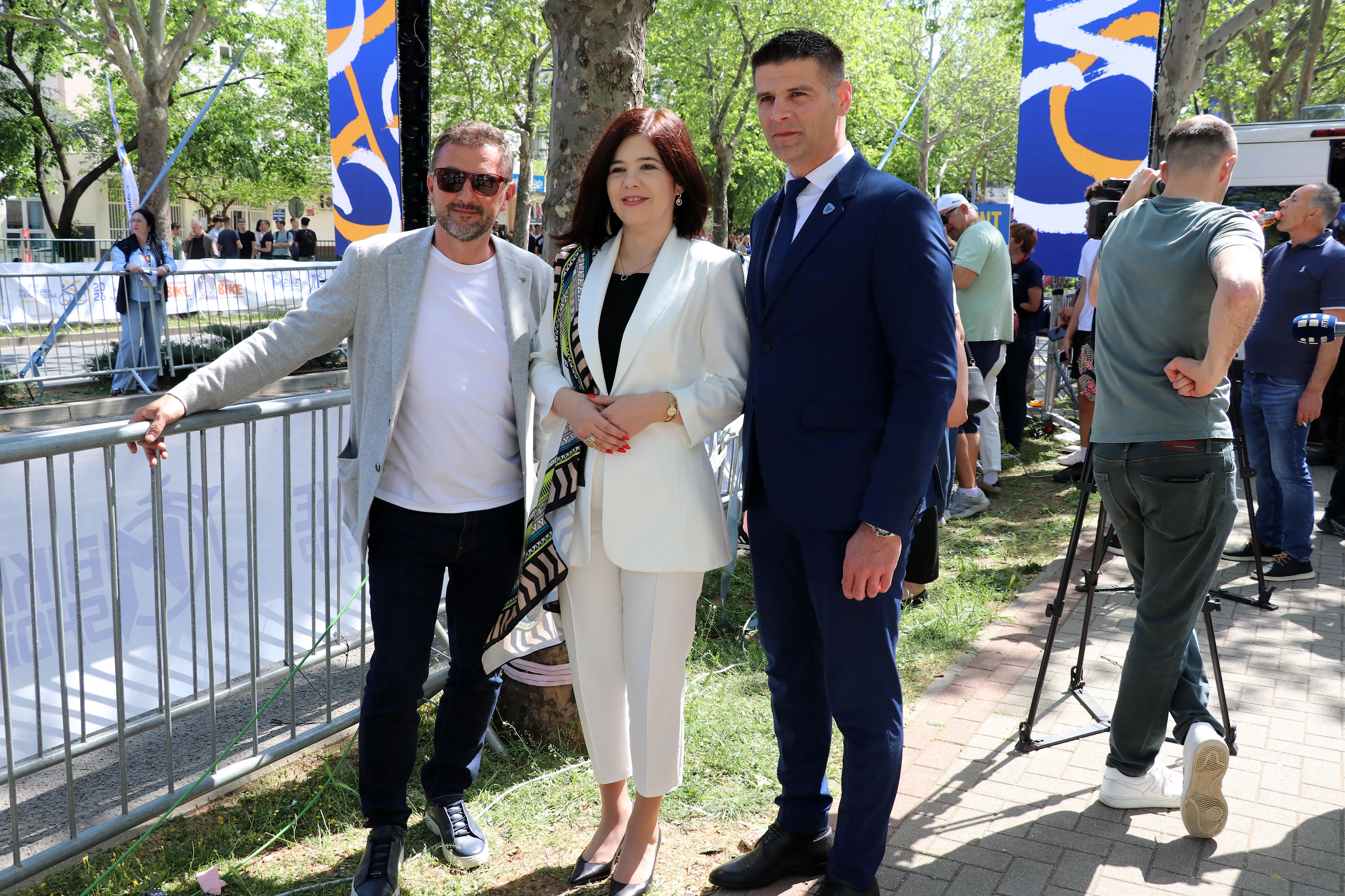 Галерија 8