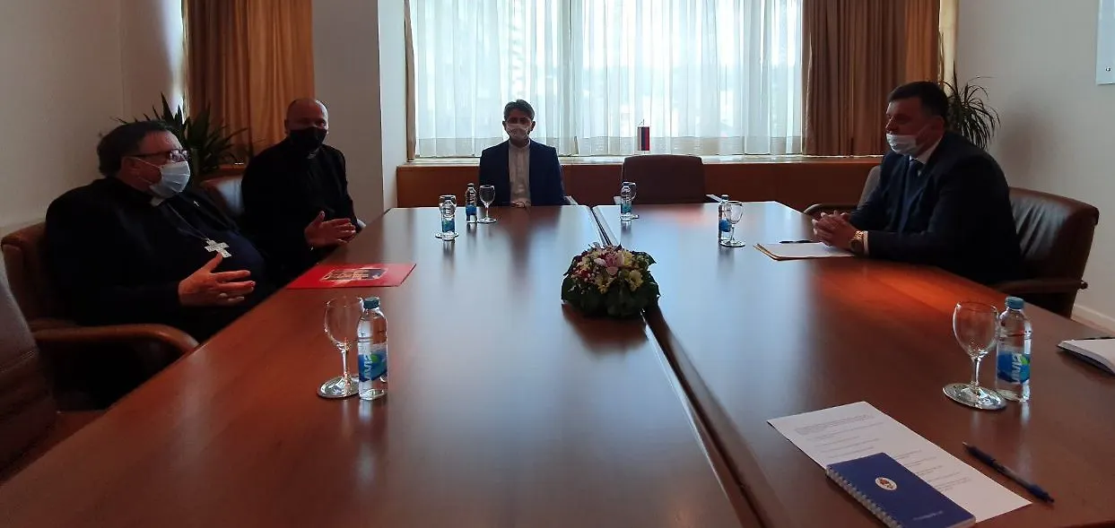 Chairman Tegeltija Talks with Cardinal Puljić