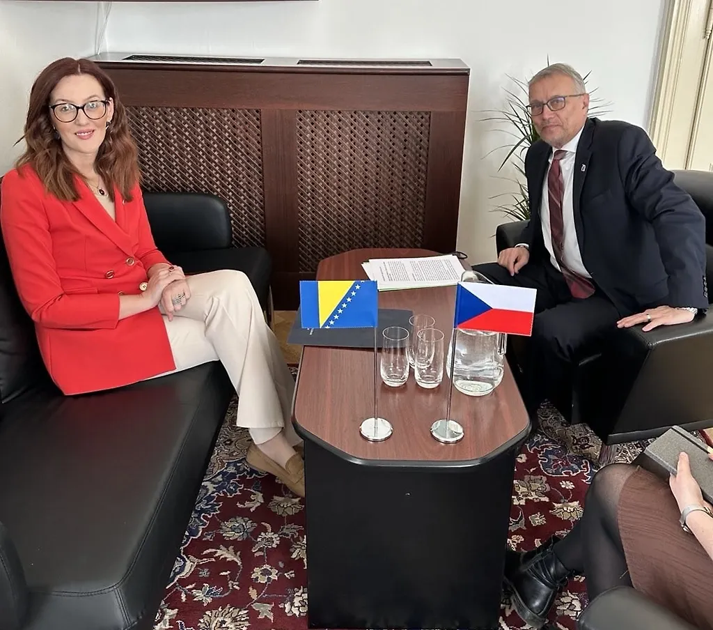Veleposlanica Martina Mlinarević sastala se sa ministrom za Europu Češke Republike Martinom Dvorakom