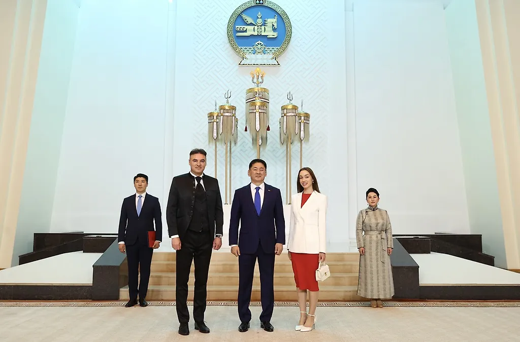 Veleposlanik  BiH za Mongoliju sa sjedištem u Pekingu Siniša Berjan 
uručio vjerodajnice  Predsjedniku Mongolije
