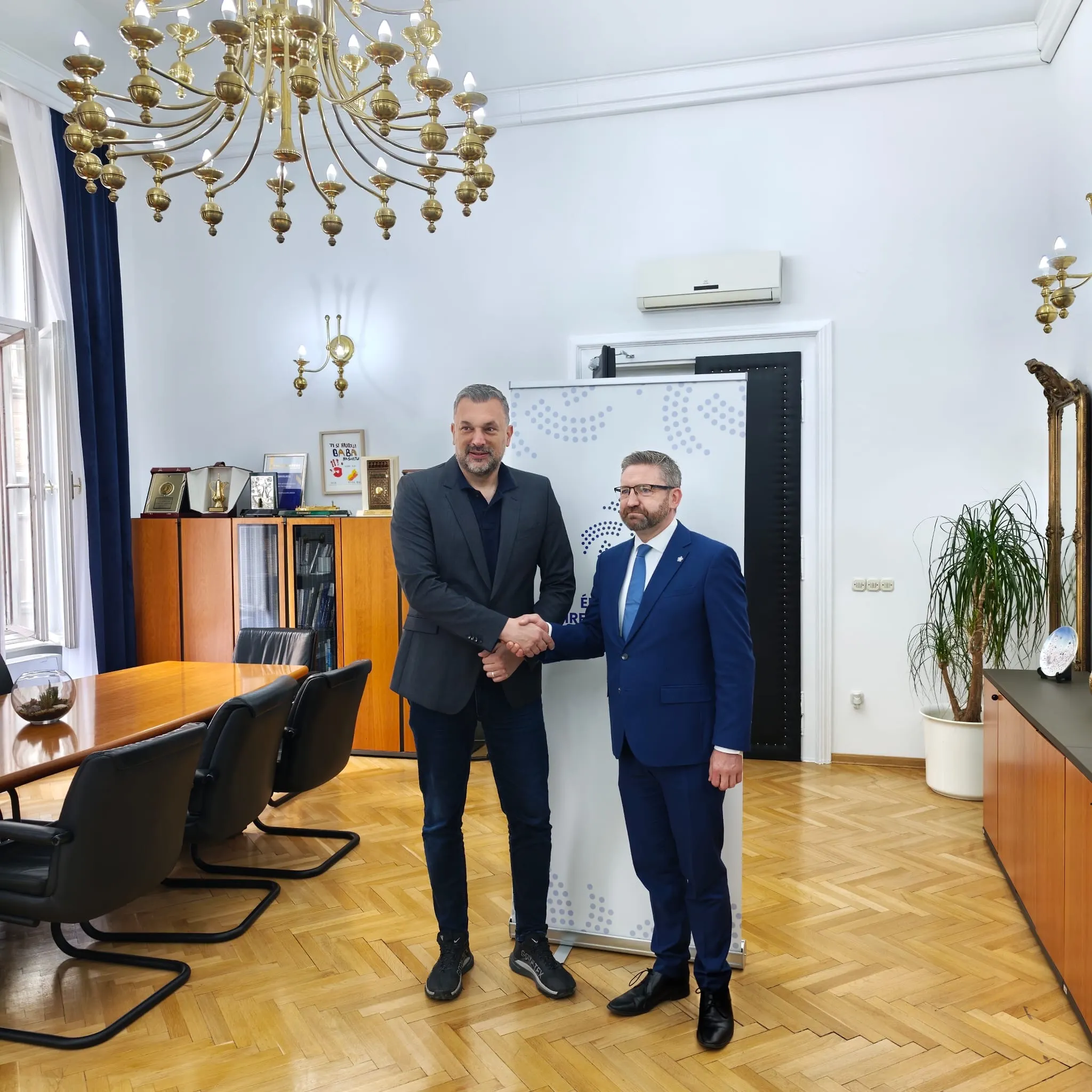 Министар Елмедин Конаковић се састао са амбасадором Ирске у БиХ Adrianom Farrellom