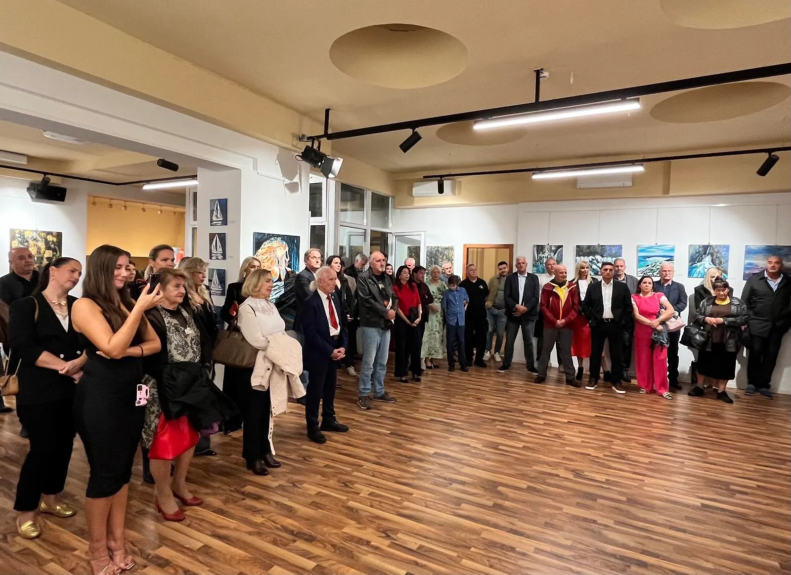 U Kulturno-informativnom centru Ambasade Bosne i Hercegovine u Zagrebu otvorena izložba Andree Stanić „BEZ GRANICA – između izvora i mora“