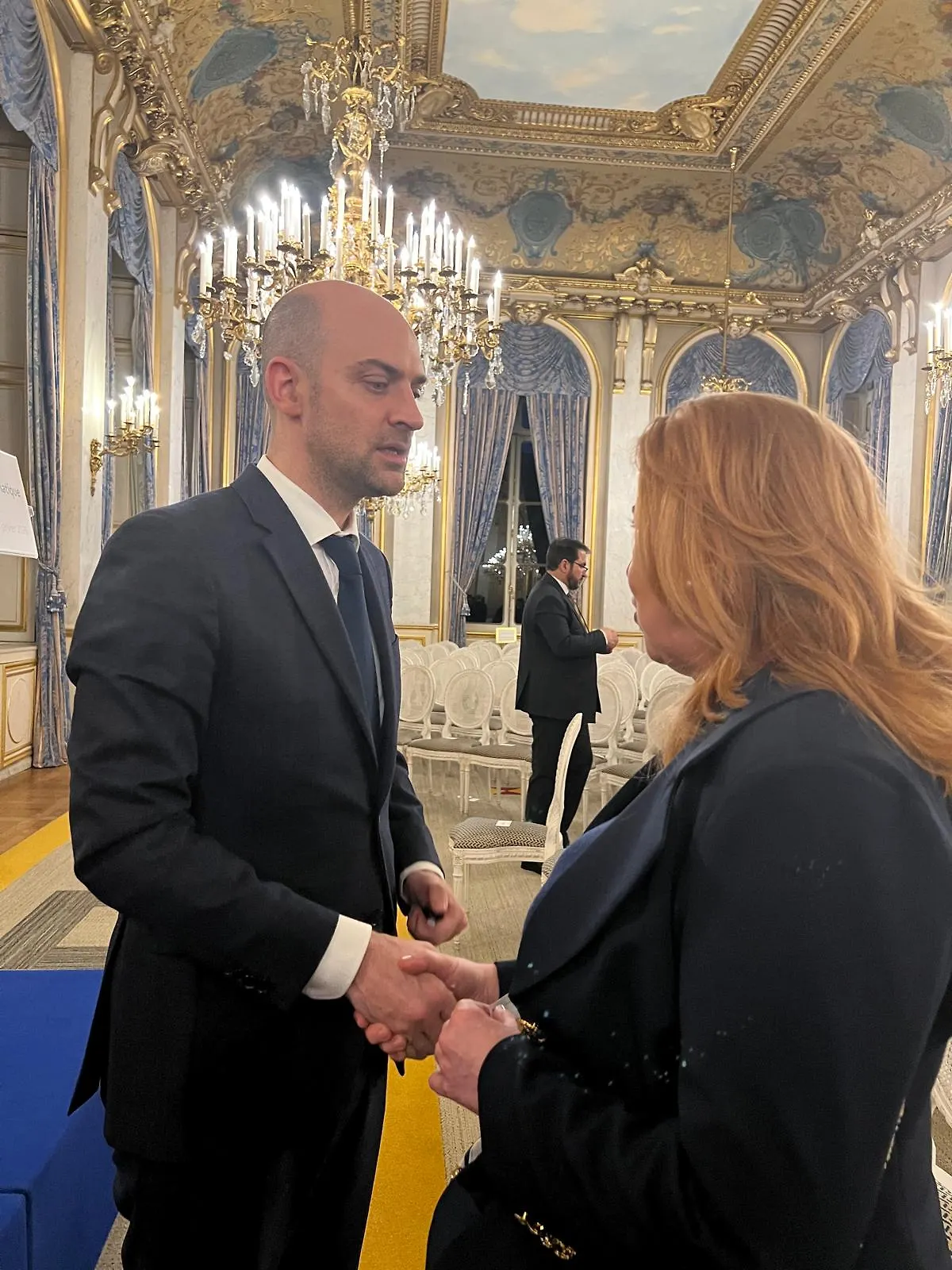 Ambasadorica Višnja Lončar razgovarala sa francuskim ministrom Jean-Noëlom Barrotom na novogodišnjem prijemu upriličenom za diplomatski kor