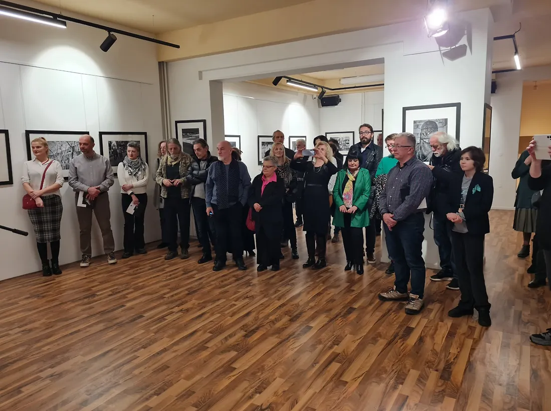 U Kulturno-informativnom centru Veleposlanstva Bosne i Hercegovine u Zagrebu otvorena izložba fotografija „Čovjek na istoku“ autora Hadisa Medenčevića