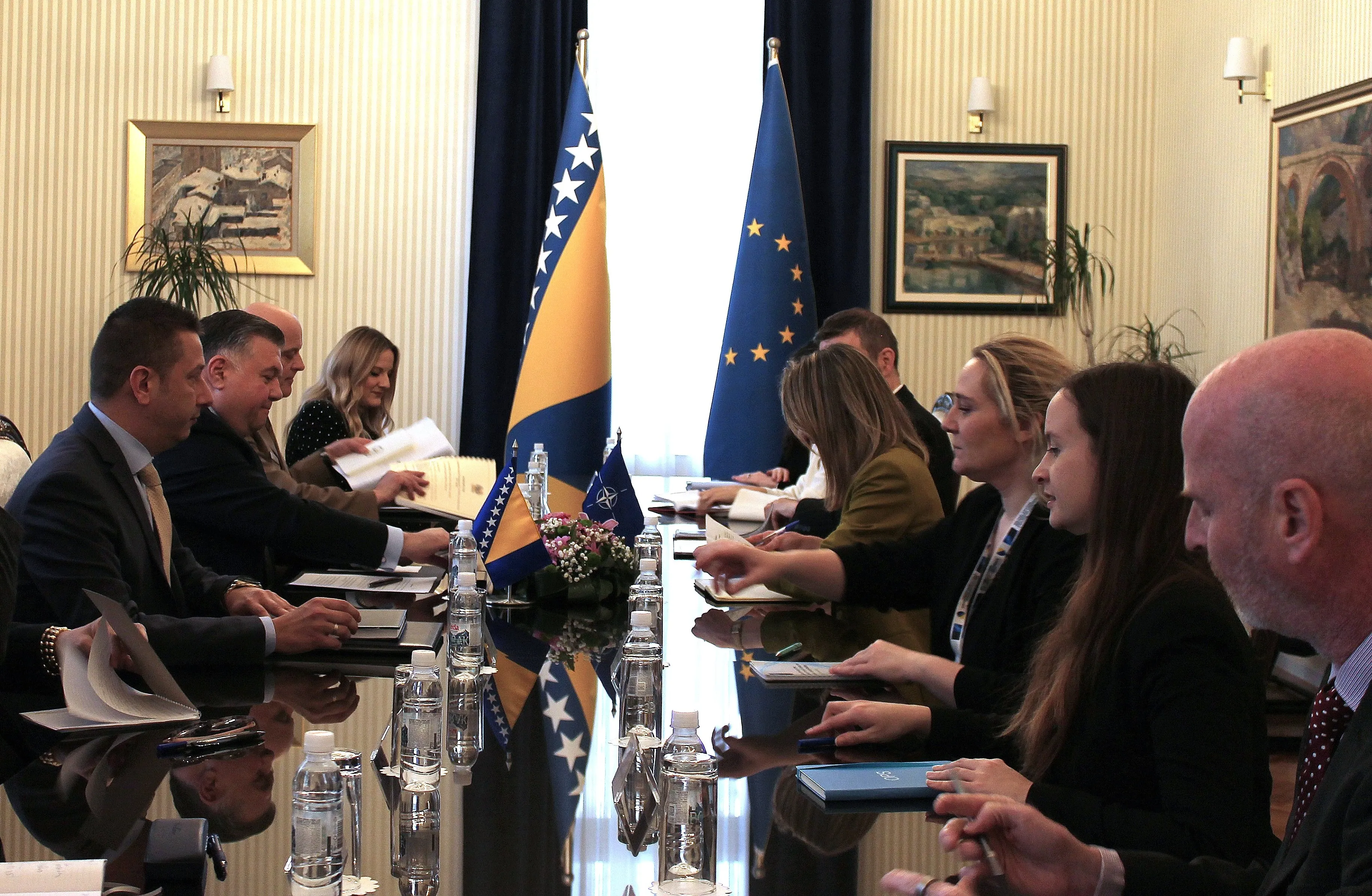 Zamjenik ministra vanjskih poslova BiH mr. sc. Josip Brkić sastao se s desk oficirom za BiH u NATO PASP-u Draganom Vešović i voditeljicom programa NATO paketa za izgradnju obrambenih kapaciteta (DCB) za BiH Renatom Zaleska