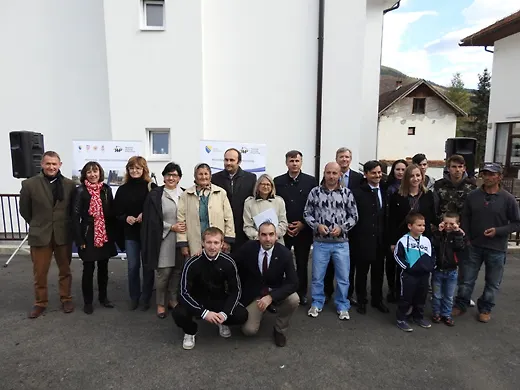 Devet povratničkih porodica uselilo u prvu novoizgrađenu
zgradu u okviru Regionalnog stambenog programa u BiH