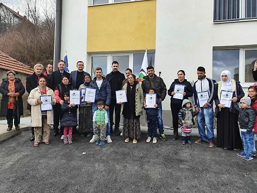 Mahmutović dodjelio na korištenje stambene jedinice romskim porodicama na području općine Kakanj