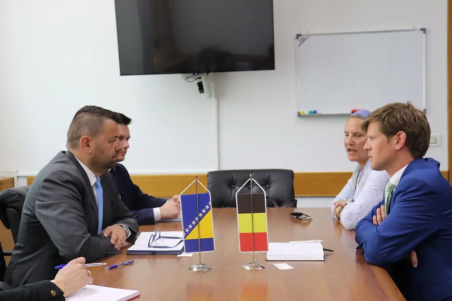 Ministar Sevlid Hurtić primio u posjetu šefa Diplomatskog ureda Belgije u Bosni i Hercegovini Benjamina Sturtewagena