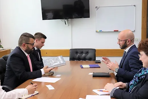 Министар Севлид Хуртић се састао шефом Делегације Међународног комитета Црвеног крста у Босни и Херцеговини Елмиром Цамићем