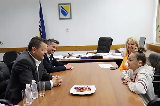 Ministar Sevlid Hurtić primio balkansku prvakinju u karateu Lejlu Smajlović iz Bratunca