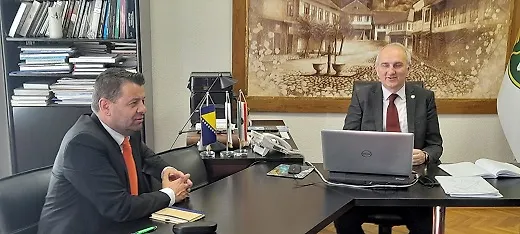 Ministar Sevlid Hurtić se sastao sa načelnikom općine Tešanj Suadom Huskićem