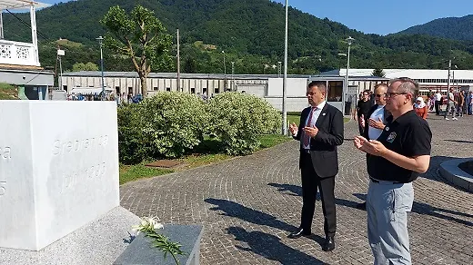 Ministar Sevlid Hurtić uoči godišnjice genocida posjetio Memorijalni centar Srebrenica- Potočari