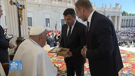 Ministar Sevlid Hurtić prisustvovao audijenciji i razgovarao sa papom Franjom