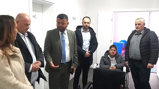 Ministar Hurtić nastavlja s realizacijom projekta dodjele elektromotornih invalidskih kolica za mlade