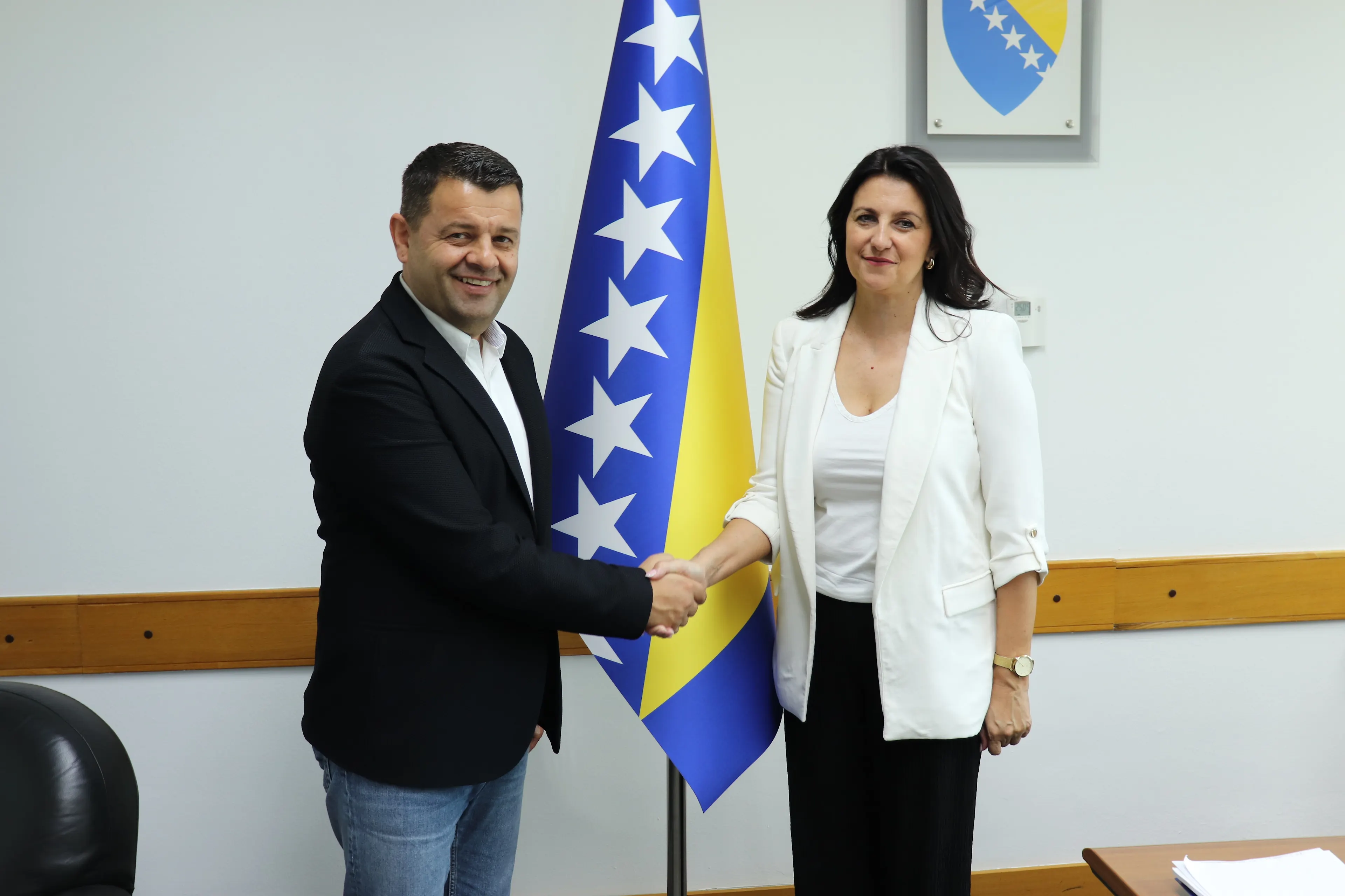 Ministar Hurtić održao radni sastanak s direktoricom Nacionalne i univerzitetske biblioteke Bosne i Hercegovine Adisom Žero: Fokus na finansiranje i opstanak državnih institucija kulture