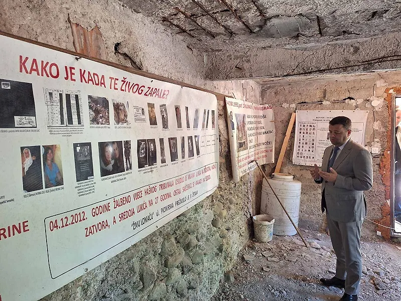 Ministar Hurtić prisustvovao obilježavanju 33. godišnjice zločina nad bošnjačkim civilima u Višegradu – “Živa lomača” Pionirska ulica