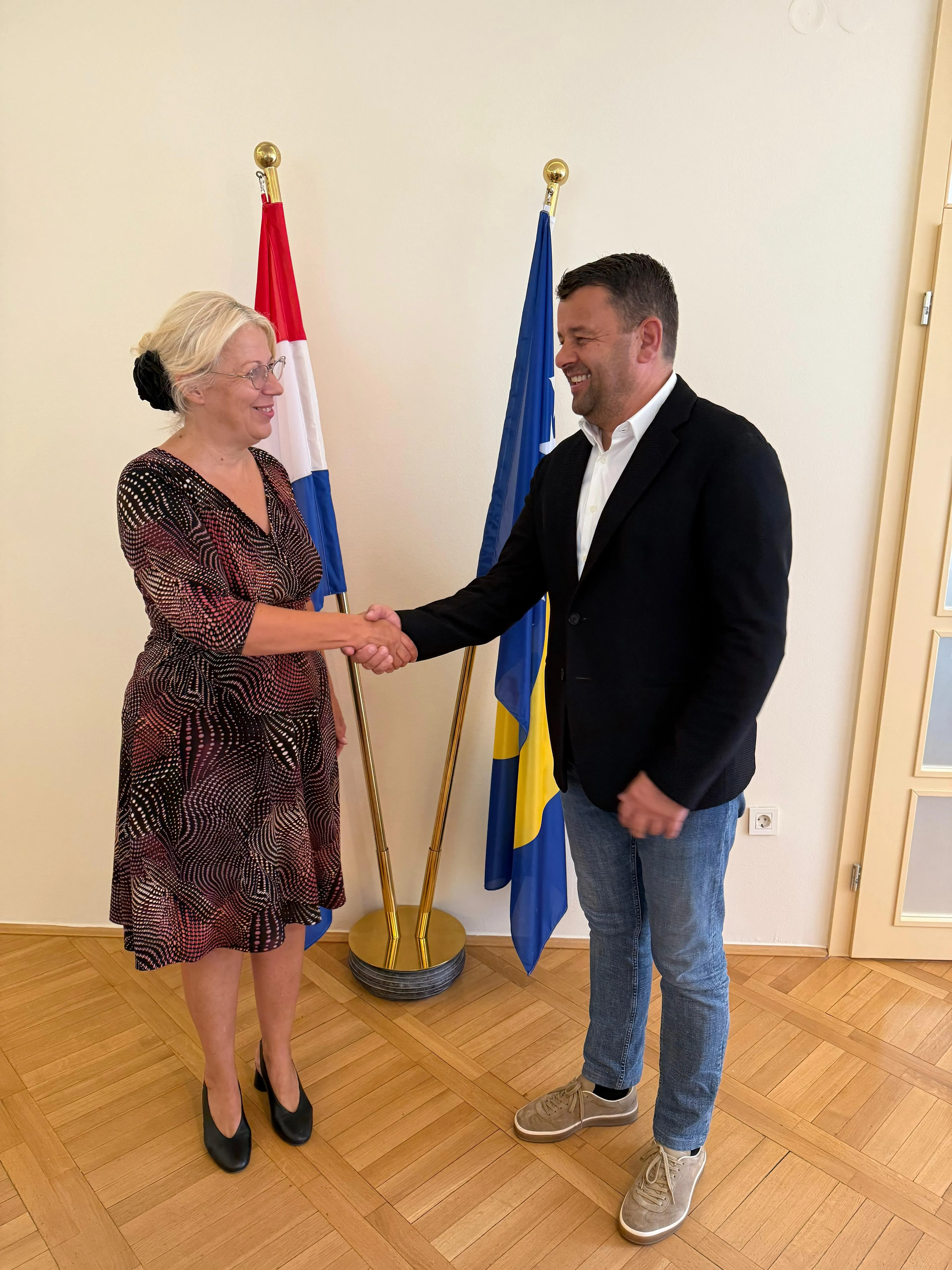 Ministar Hurtić se susreo s ambasadoricom BiH u Zagrebu Elmom Kovačević-Bjatal: Hrvatska pošta izdala poštansku marku u znak sjećanja na žrtve genocida u Srebrenici