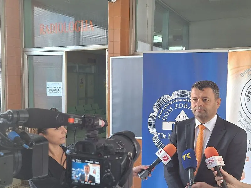 Hurtić: „Ministarstvo ulaže u konkretna rješenja koja mijenjaju živote ljudi“ - Tuzla dobila ultrazvučni aparat za srce