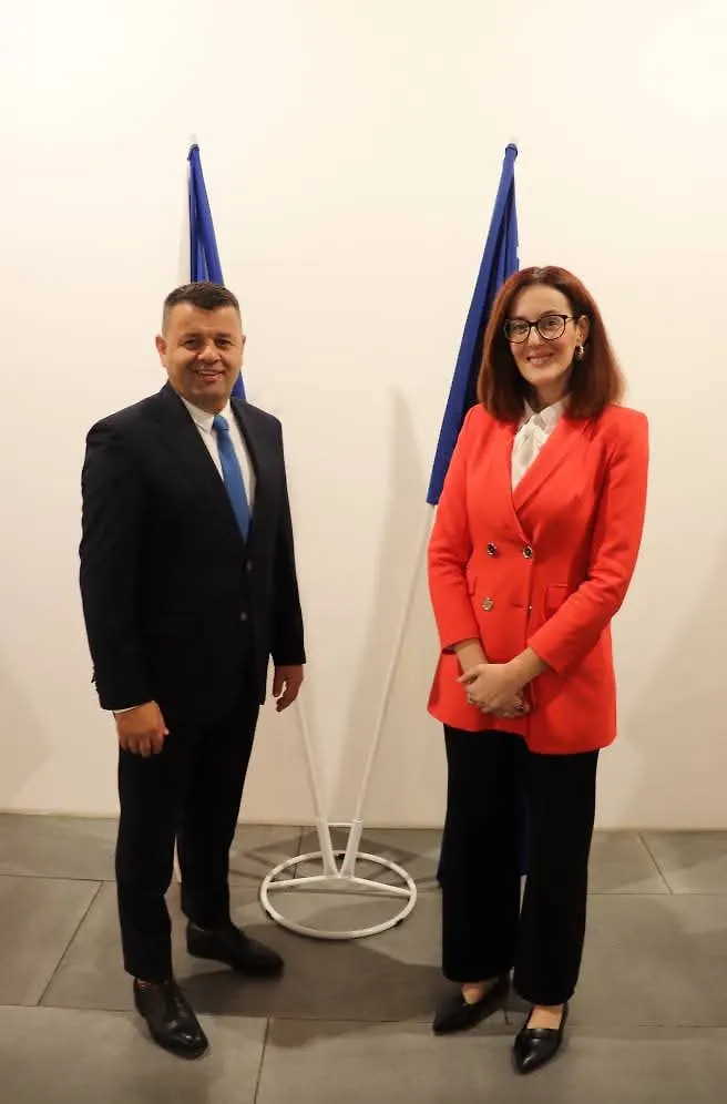Галерија 4
