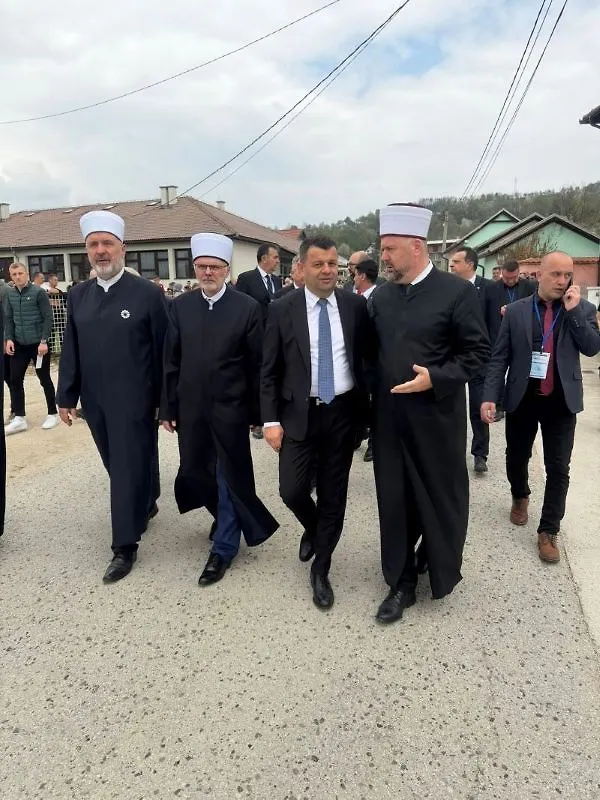 Галерија 12