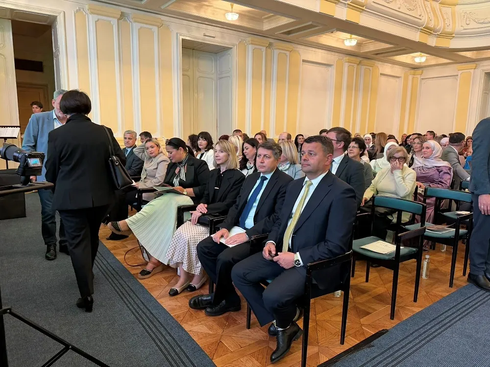 MINISTAR HURTIĆ PRISUSTVOVAO SVEČANOJ AKADEMIJI MATURANATA MEDRESE U BANJOJ LUCI
