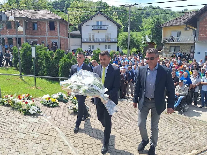 Hurtić odao počast žrtvama u Grapskoj: „Sjećanje na nevino stradale je dug koji nikada ne smijemo zaboraviti“