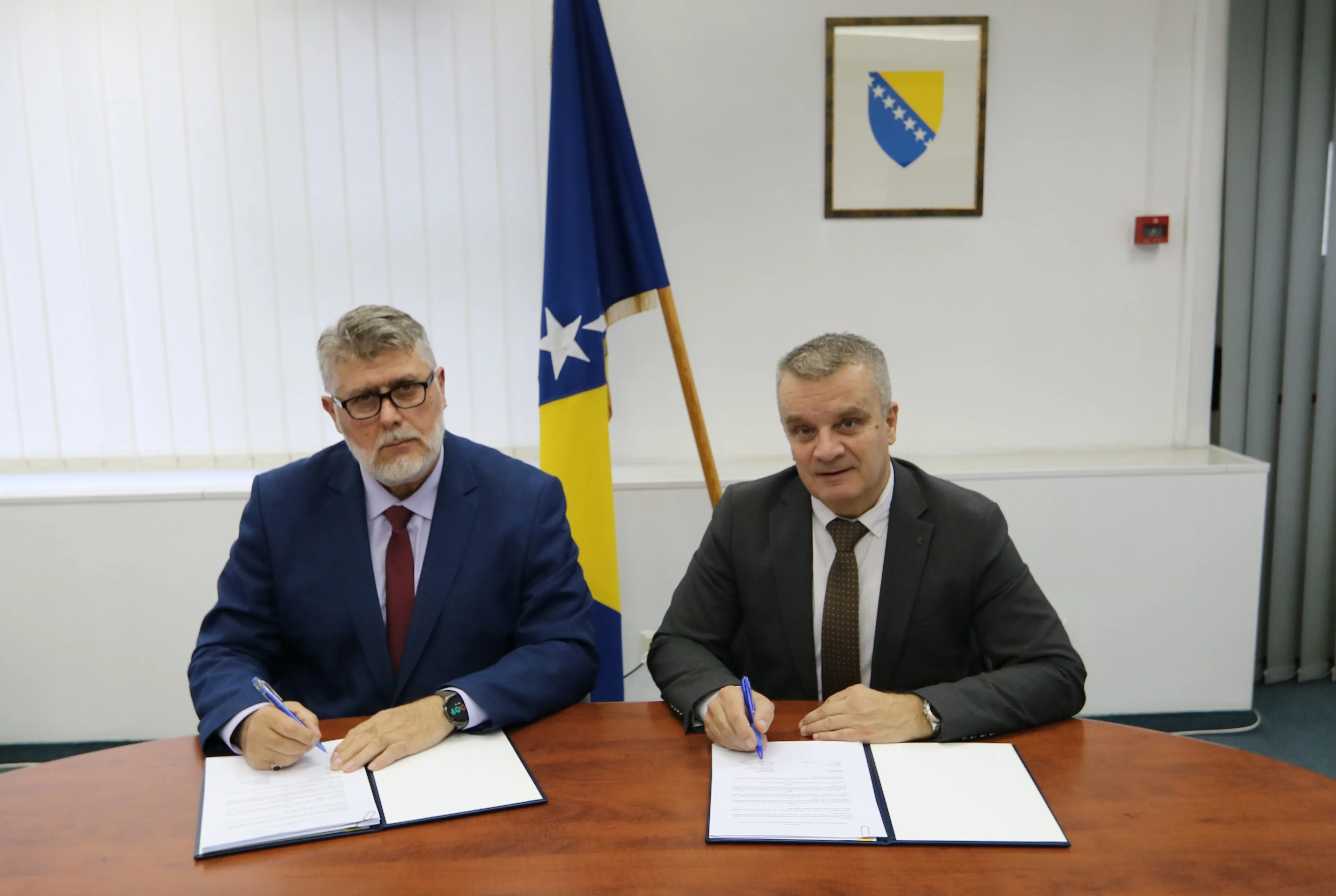 Nakon duge procedure potpisani ugovori o javnim nabavkama policijske opreme i naoružanja