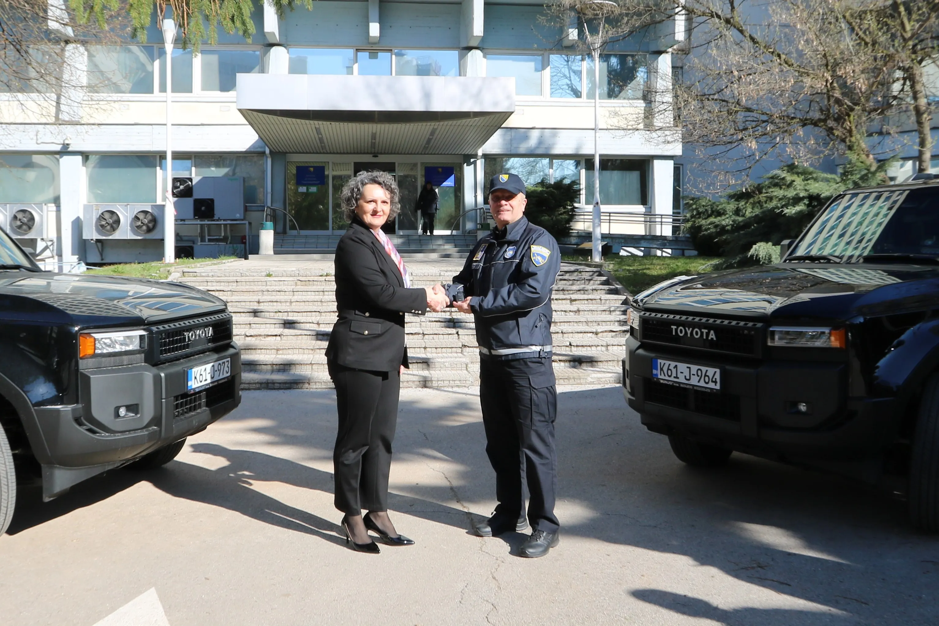 Centralna banka BiH uručila dva specijalna vozila Direkciji za koordinaciju policijskih tijela BiH