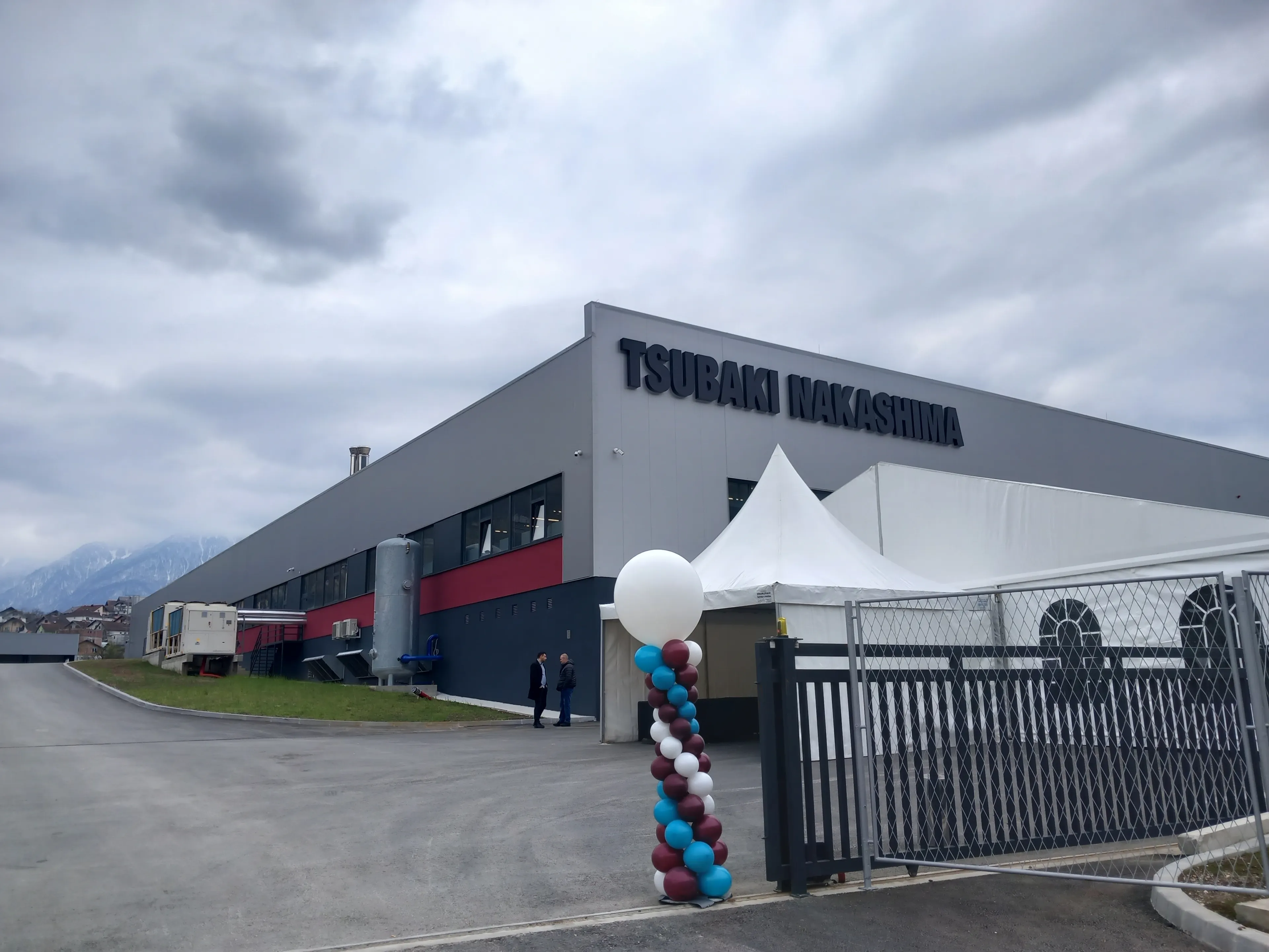 Predstavnici FIPA-e na ceremoniji otvaranja novog pogona japanske kompanije Tsubaki-Nakashima 