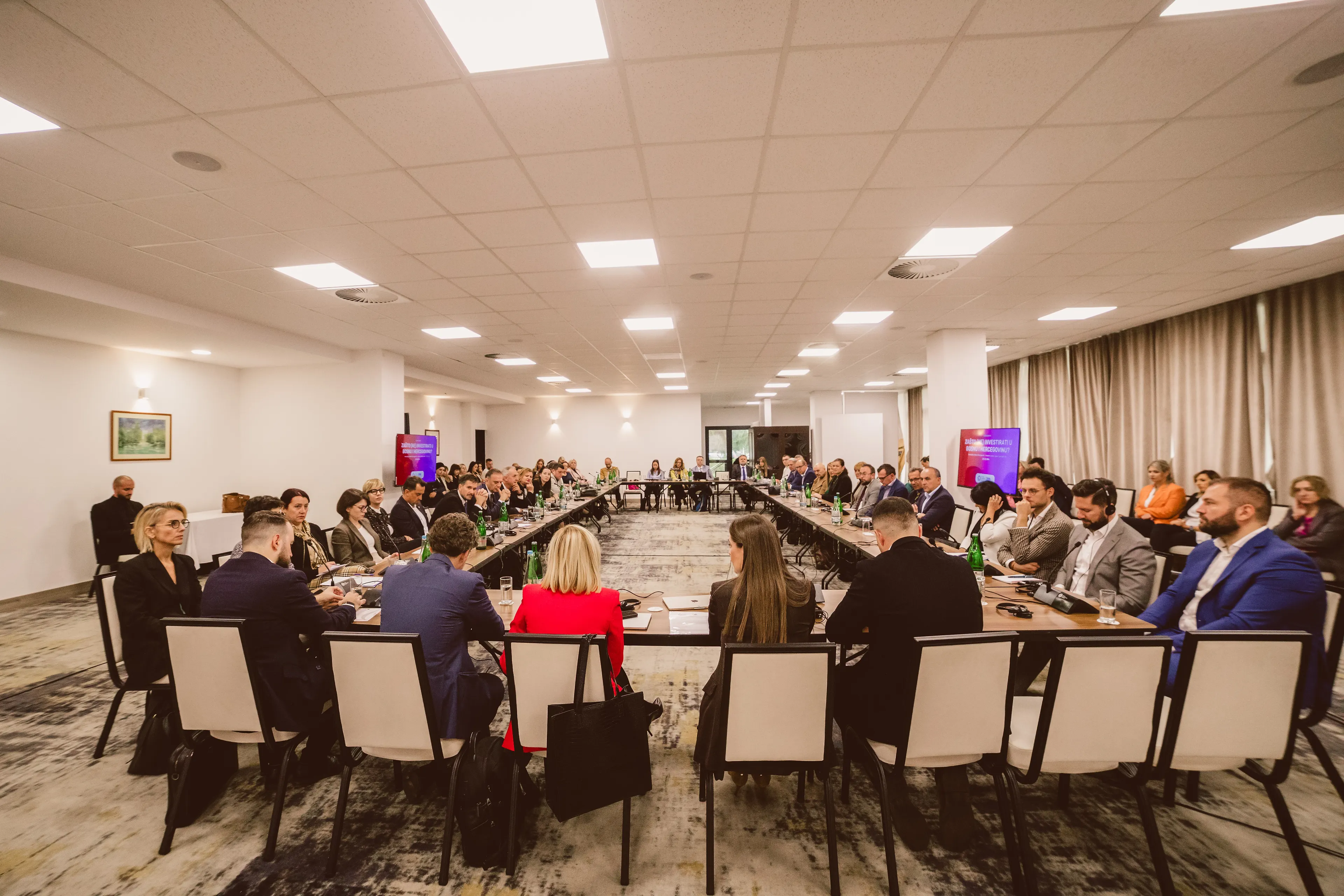 FIPA i FIC uspješno održali diskusiju o investicijama u BiH: "Zašto (ne) investirati u Bosnu i Hercegovinu?"