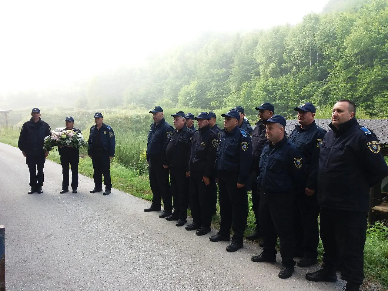 PRITVORSKI POLICAJCI MINISTARSTVA PRAVDE BIH ODALI POČAST POLICAJCU MAHIRU BEGIĆU