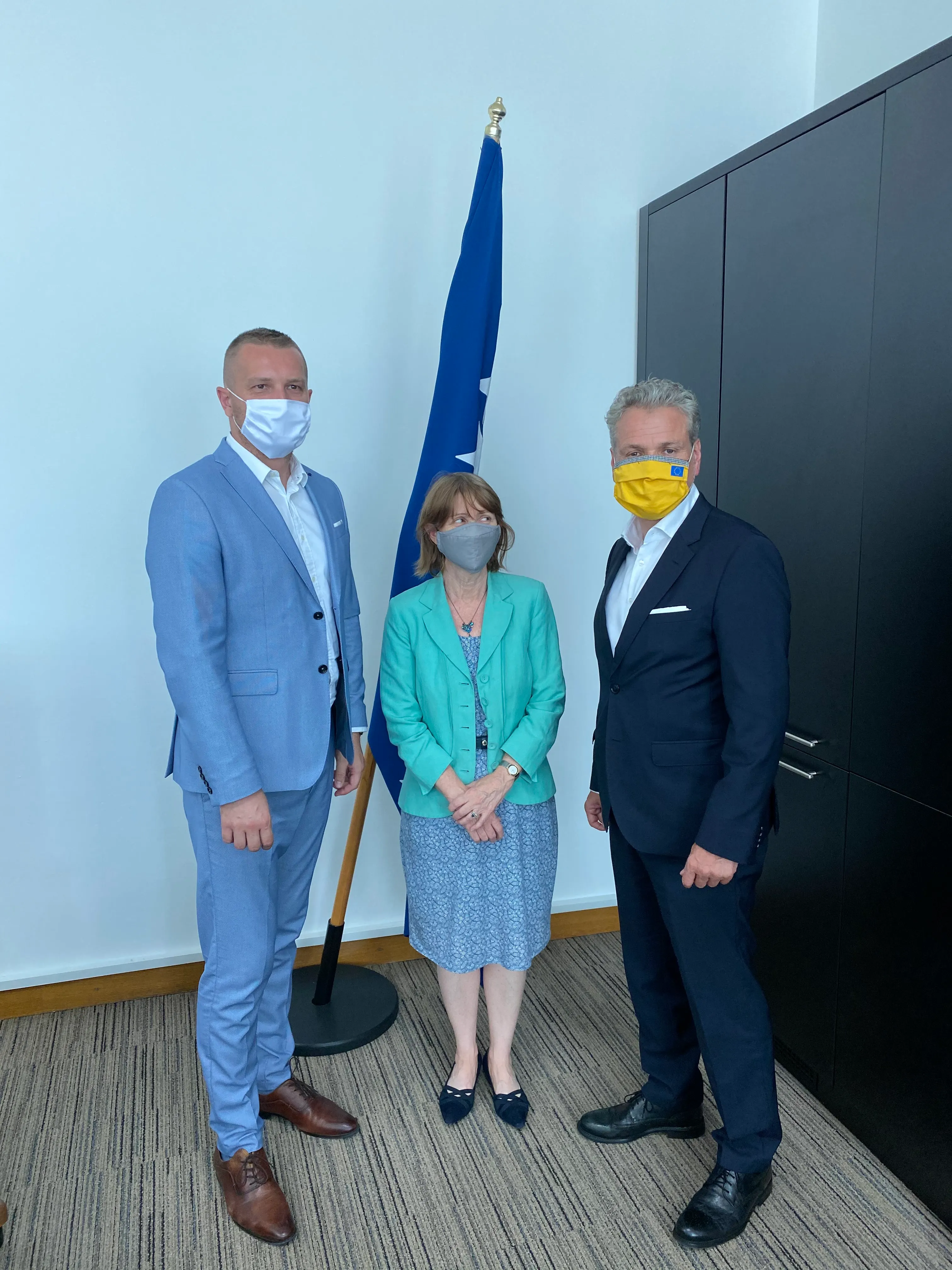 U Sarajevu je danas održan sastanak kojem su nazočili ministar pravde BiH, Josip Grubeša, šefica OSCE-a u BiH, veleposlanica Kathleen Kavalec, veleposlanik Europske unije u BiH, Johann Sattler i Margriet Prins šefica ureda za vladavinu prava.  