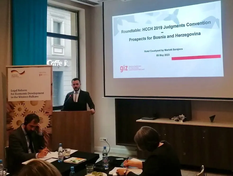 Zamjenik ministra pravde BiH Elvir Mahmuzić obratio se sudionicima okruglog stola posvećenog Haškoj konvenciji