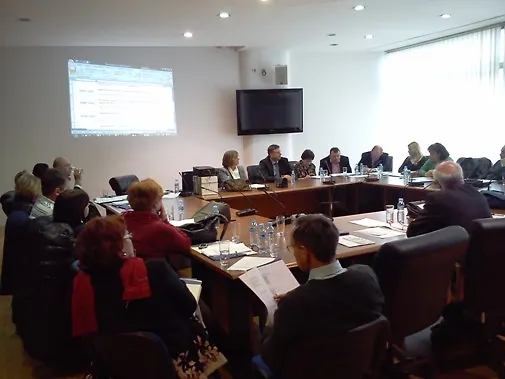 POVODOM SVJETSKOG DANA PRAVA POTROŠAČA, KOJI SE OBILJEŽAVA 15.03. SVAKE GODINE, AGENCIJA ZA NADZOR NAD TRŽIŠTEM BIH JE 18.03.2013. GODINE ORGANIZOVALA OKRUGLI STOL NA TEMU „ZAŠTITA POTROŠAČA U OBLASTI SIGURNOSTI NEPREHRAMBENIH PROIZVODA“