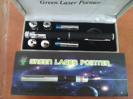Laserski pokazivač Green Laser Pointer sa izmjenjivim glavama
