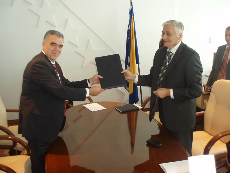Ambassador Kourkoulas Delivers Progress Report to Chairman Špirić