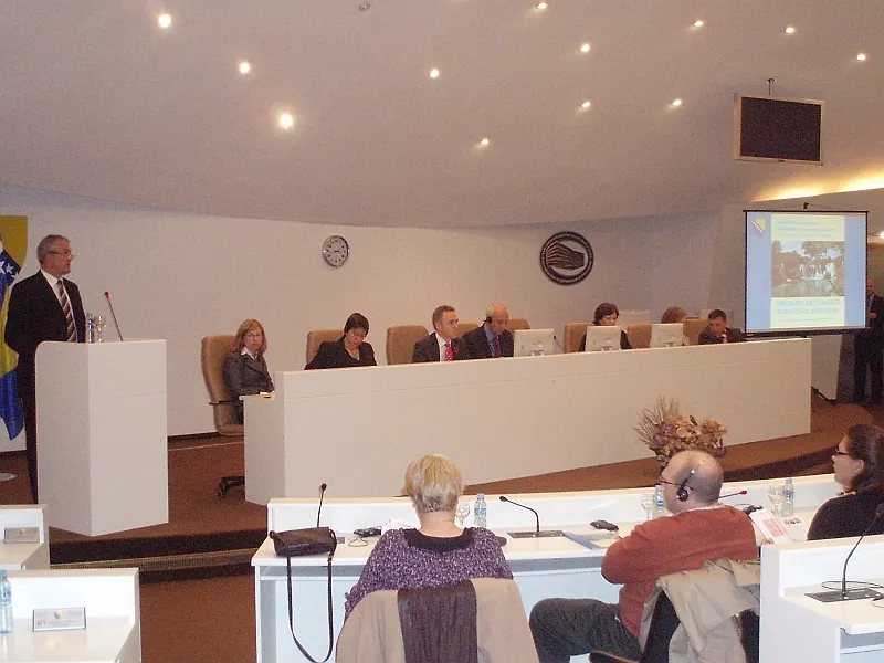 Ministar Vrankić promovirao  publikaciju  Pregled aktivnosti donatora 2008.-2009.