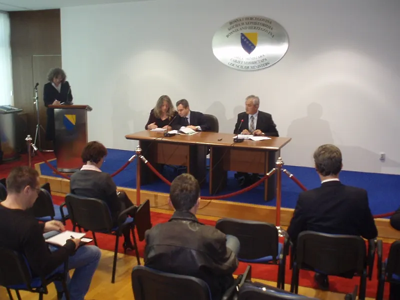 БиХ-ЕИБ:  Потписан споразум о кредитирању малих и средњих предузећа у РС-у

 

