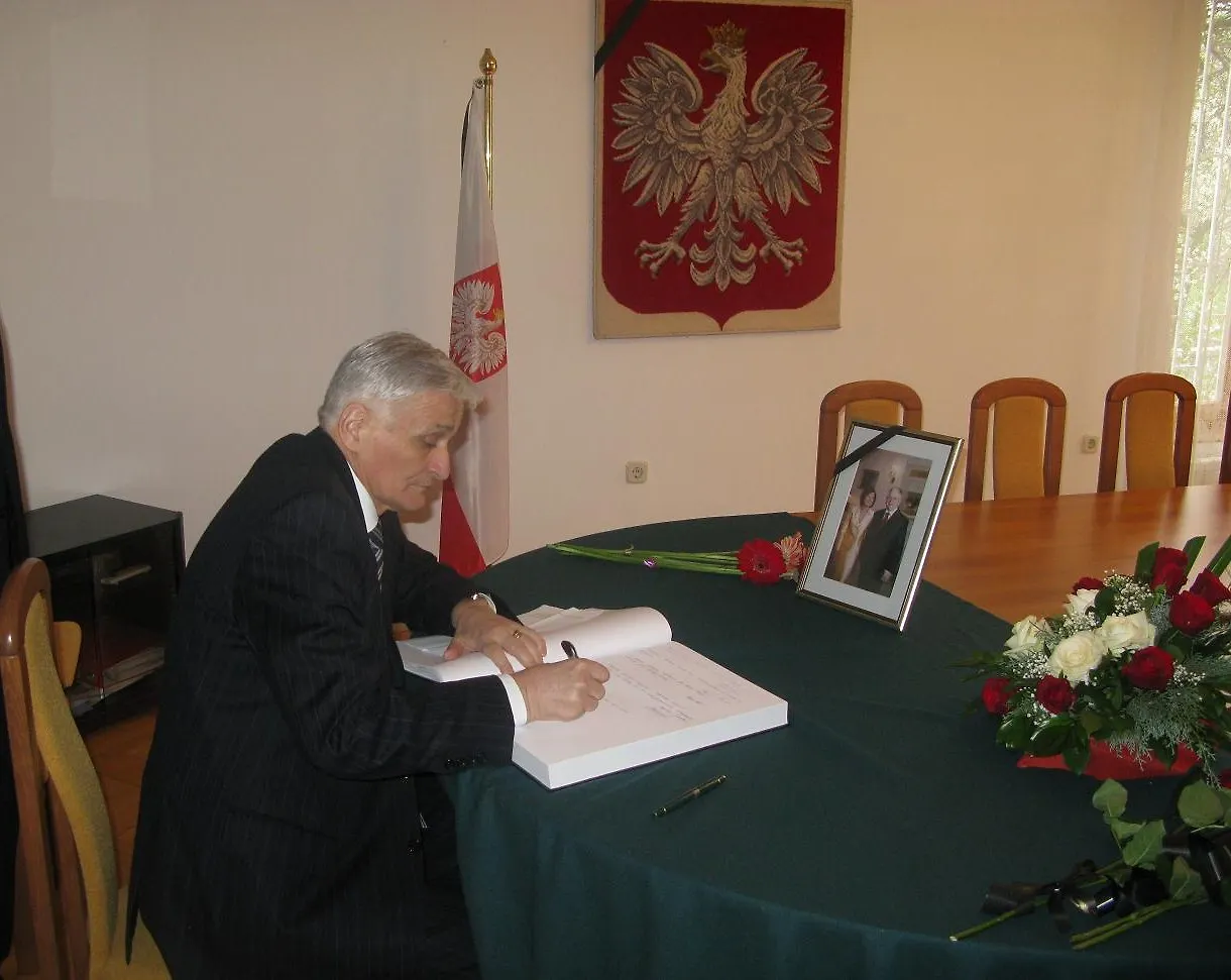 Predsjedavajući Vijeća ministara BiH upisao se u knjigu žalosti u Ambasadi Poljske