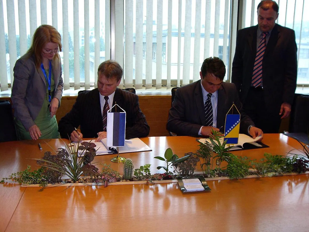 Ahmetović i Cook potpisali  Protokol o readmisiji lica koja borave bez dozvole