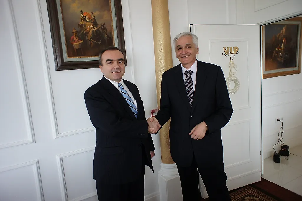 CHAIRMAN OF COUNCIL OF MINSITERS OF BOSNIA AND HERZEGOVINA TALKS WITH IMF MISSION