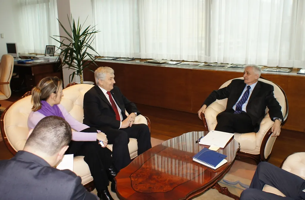 Chairman of Council of Ministers Receives Hungarian Ambassador